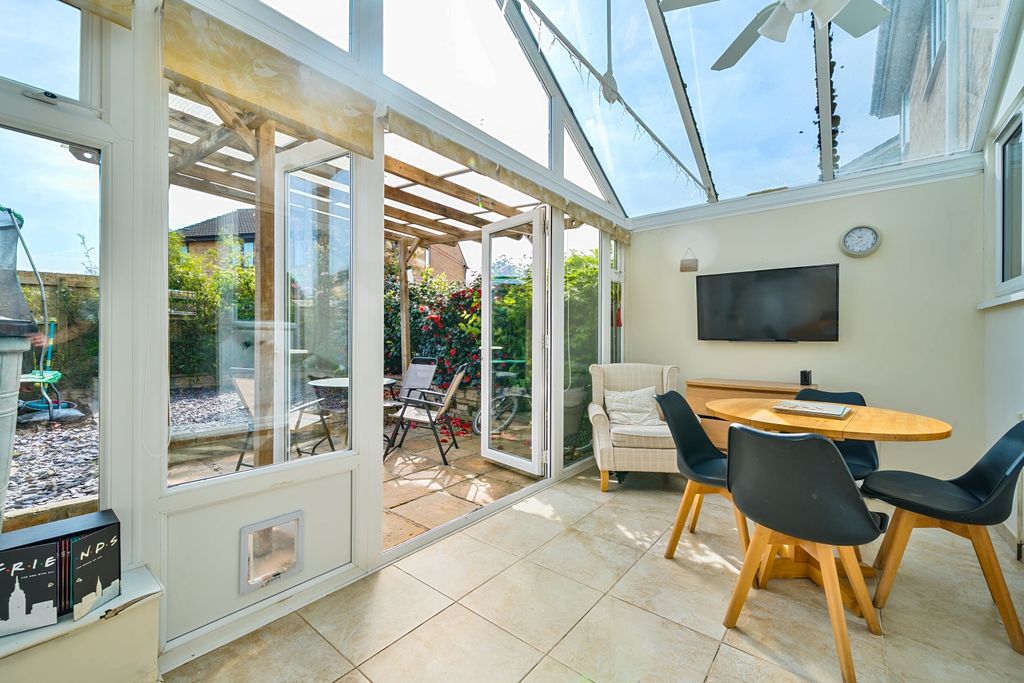 Property photo 2 of 15 1450659-13-69E91A6B45B27-Arw-1