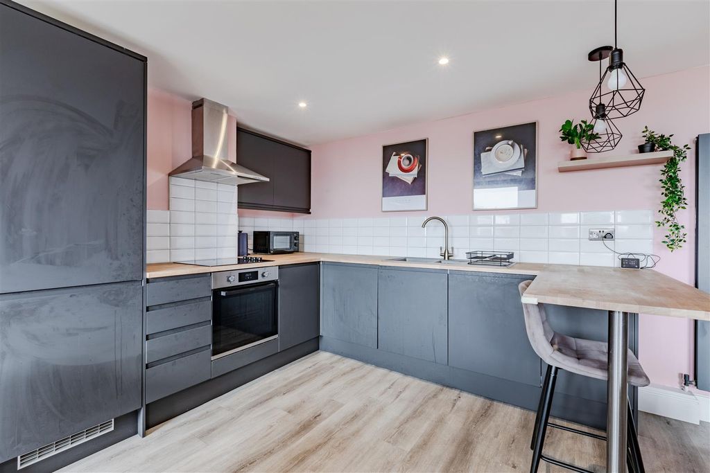 Property photo 3 of 12 Kitchen Area