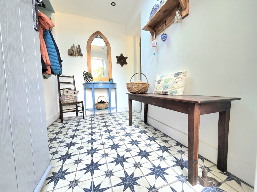 Property photo 3 of 14 Entrance Hall