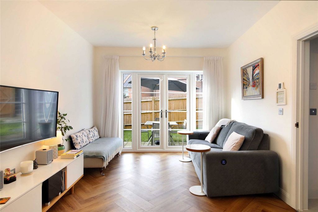 Property photo 3 of 14 Sitting Room