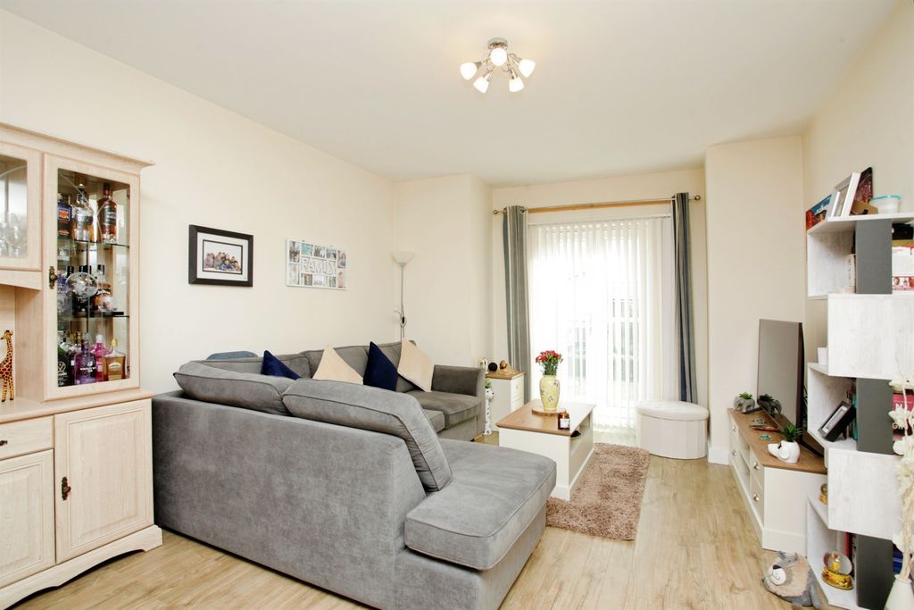 Property photo 2 of 11