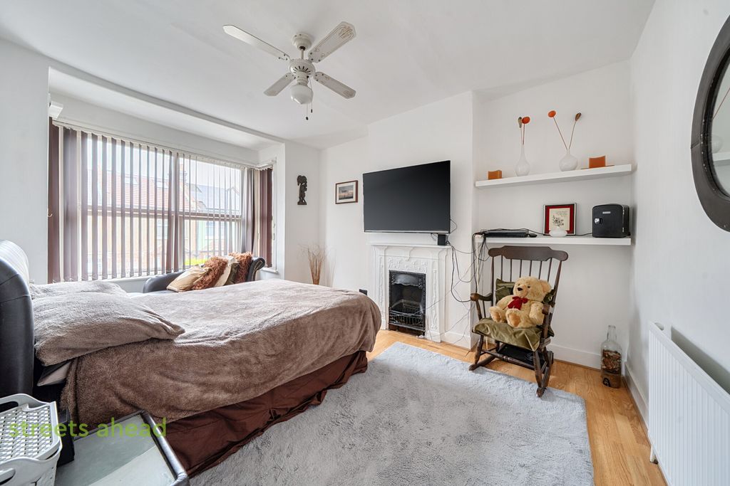 Property photo 3 of 15 6d5F14A3-6A11-4d9...