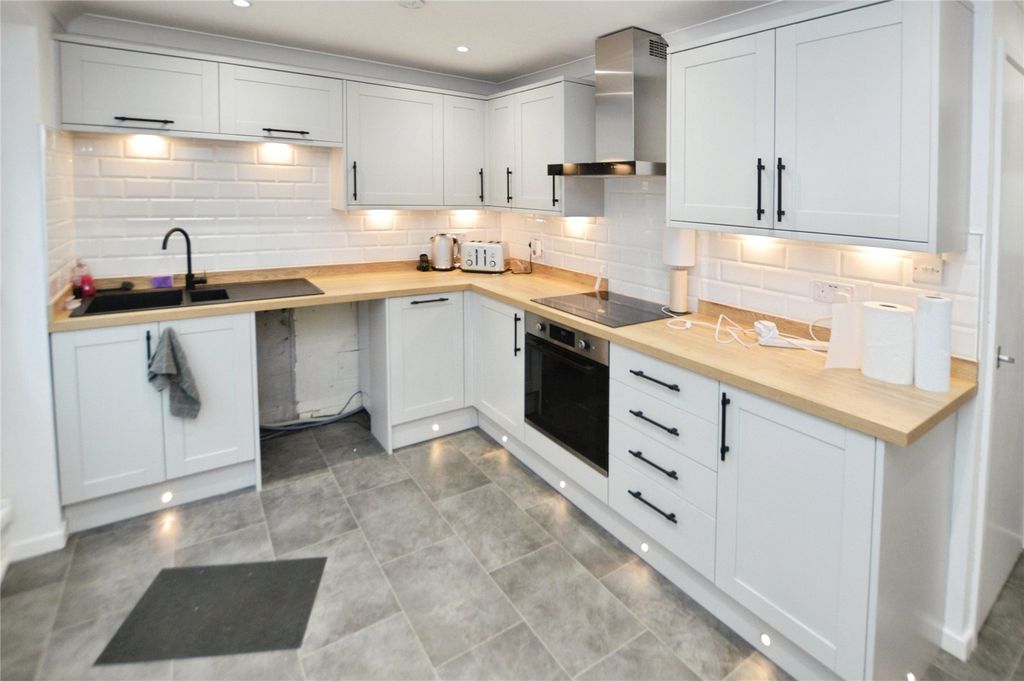 Property photo 2 of 7 Picture No. 18