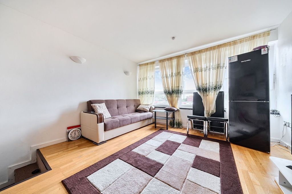 Property photo 3 of 12