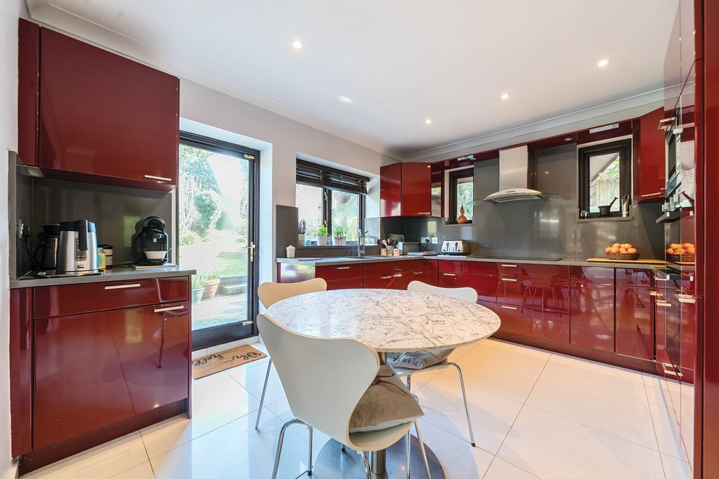 Property photo 2 of 20