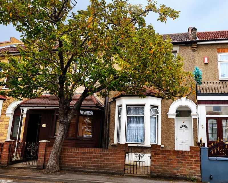 Property photo 1 of 17 2 Bedroom Victorian Terraced House For Sale
