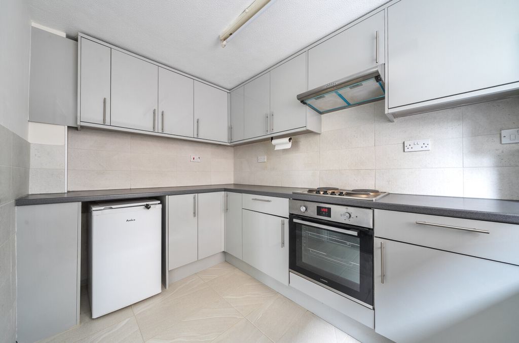 Property photo 3 of 10 Kitchen2