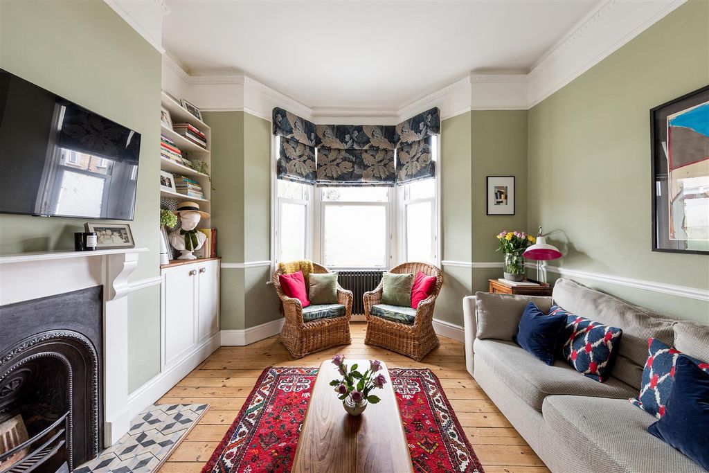 Property photo 2 of 49 Hatherley Road, E17