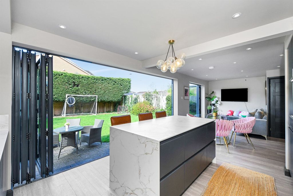 Additional image 4 of 5 bed detached house to rentMelton Gardens NG12