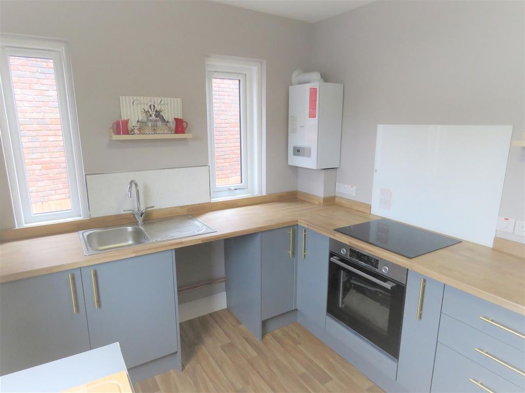 Property photo 3 of 11 Kitchen