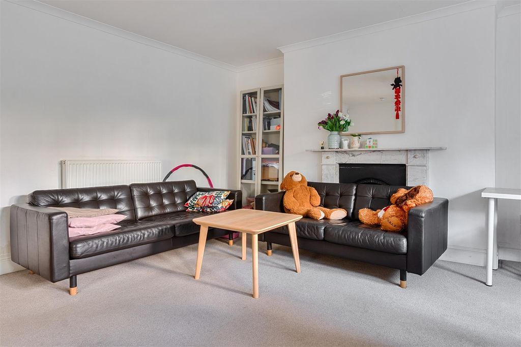 Property photo 2 of 16 F1 17 Wellington Park Living Room.Jpg