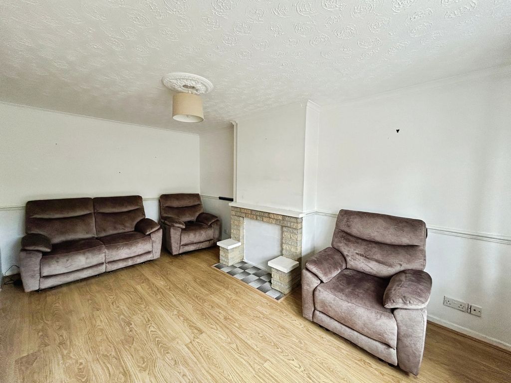 Property photo 3 of 14 Lounge