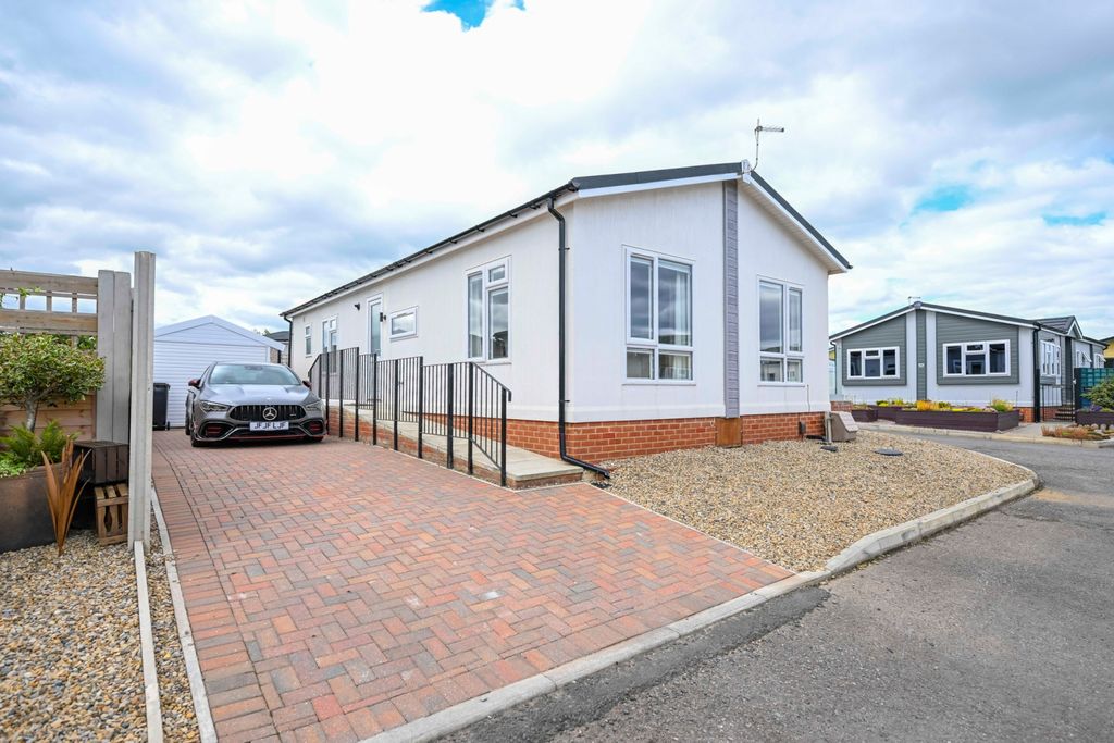 Property photo 1 of 20 Hazelgrove Ewemove Saltburn-15