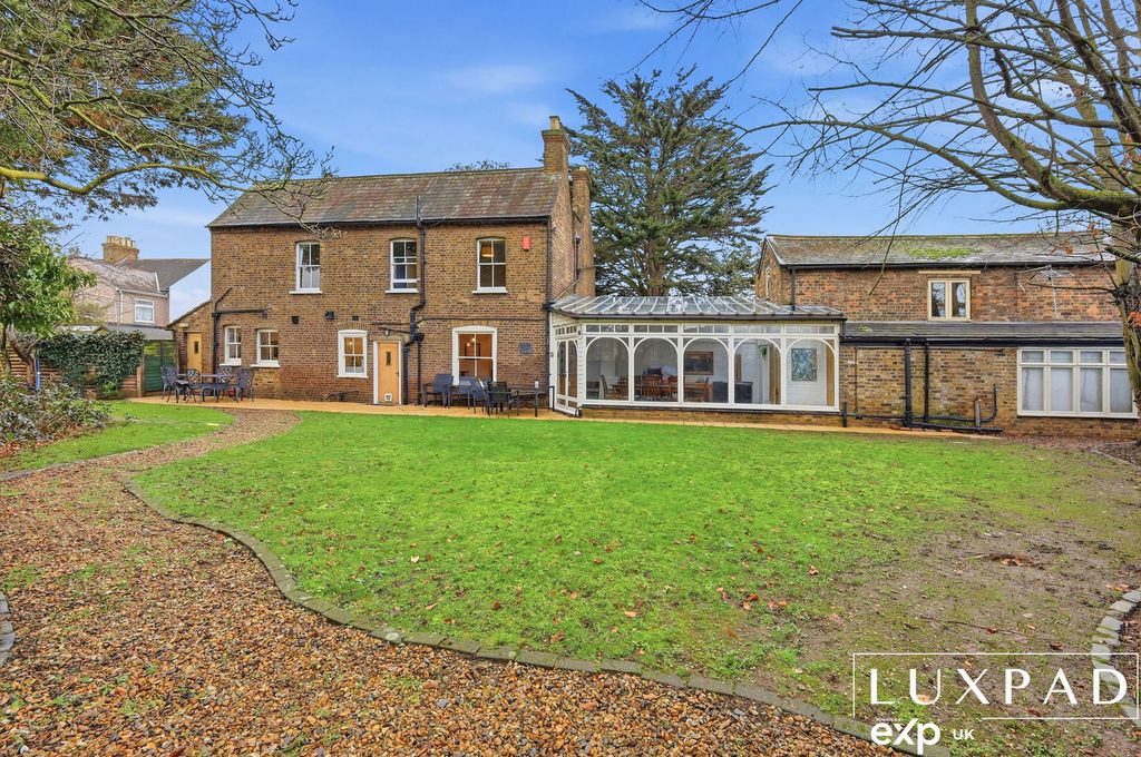 Property photo 2 of 33