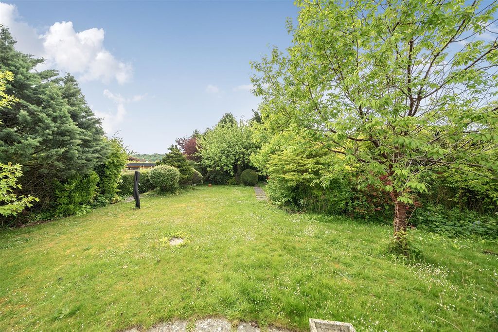 Property photo 2 of 16 Garden