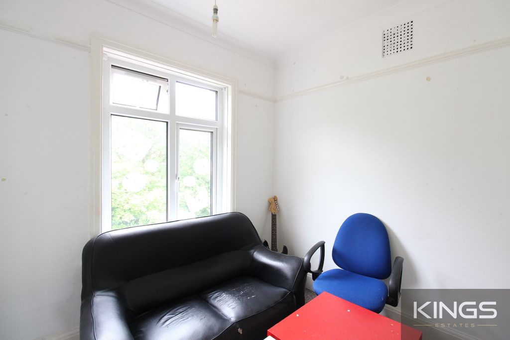 Property photo 3 of 6