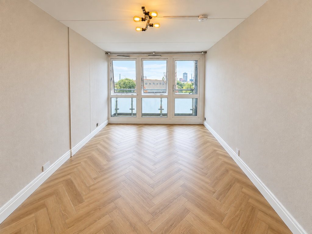 Property photo 1 of 10 Living Room