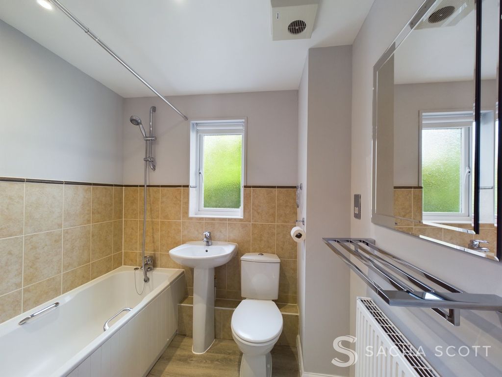 Property photo 3 of 19 Bathroom