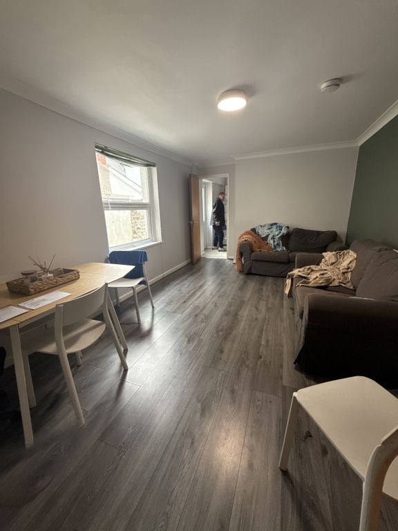 Property photo 2 of 7 Gallery