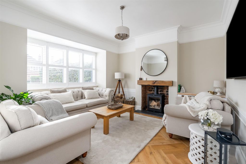 Property photo 2 of 16 94 Tanworth Lane_12.Jpg