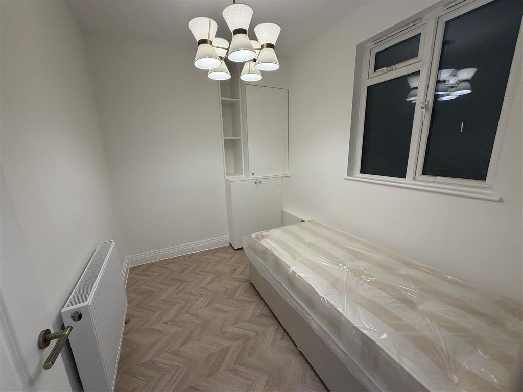 Property photo 2 of 7 Single Room.Jpg