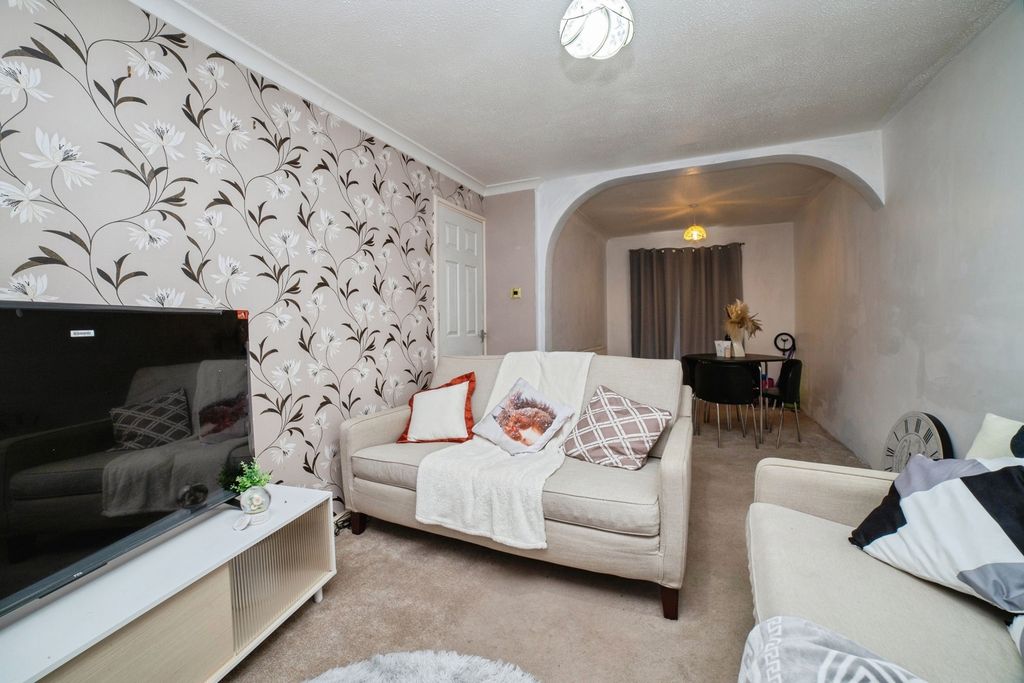 Property photo 3 of 17 Pbox-Img.Jpg