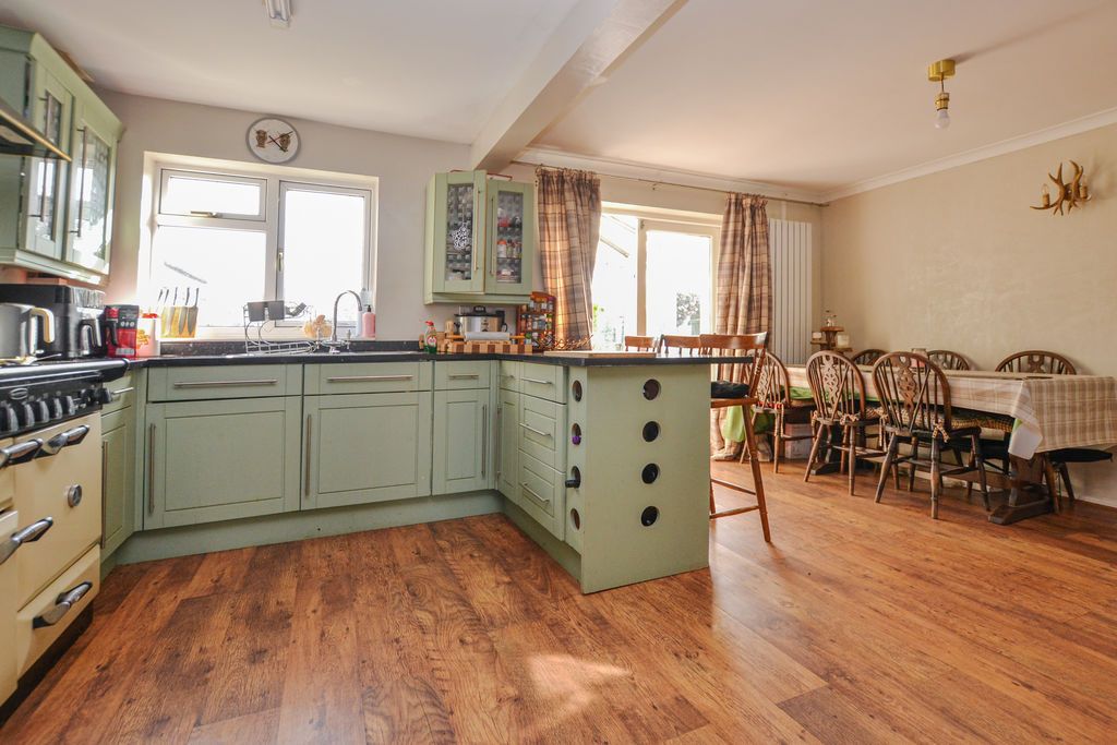 Property photo 3 of 15 Photo 7