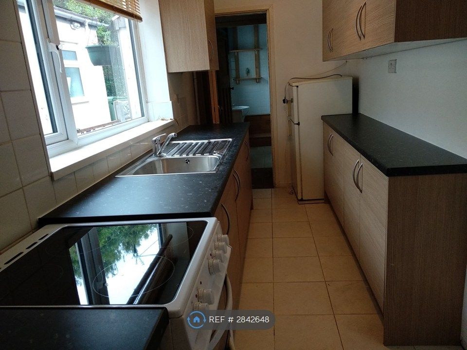 Property photo 1 of 11 Kitchen