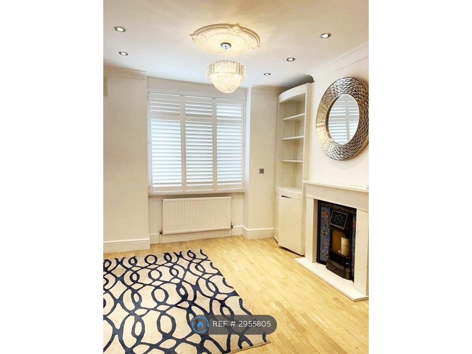 Property photo 1 of 16 Lounge Room