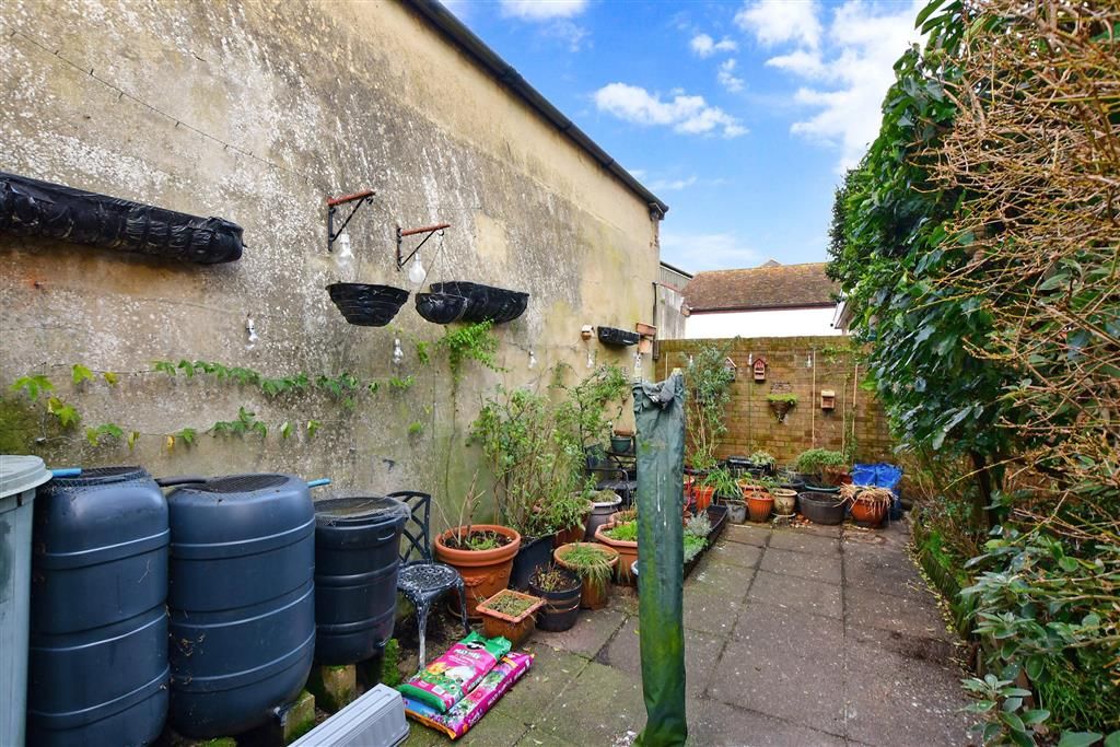 Property photo 3 of 6 Communal Gardens