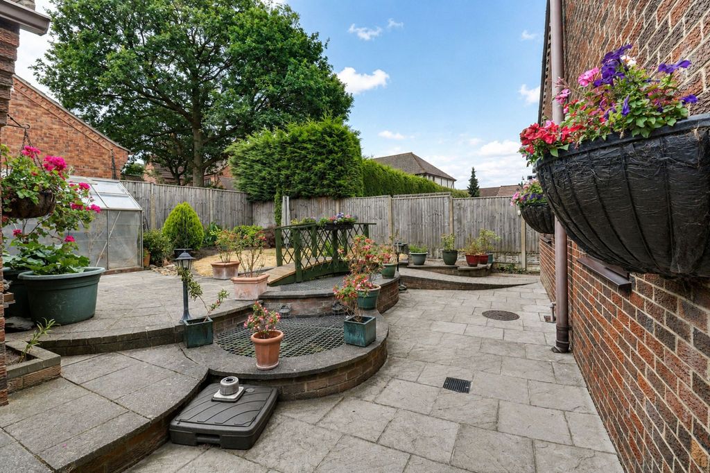 Property photo 2 of 22