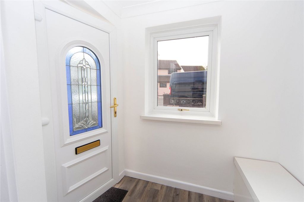 Property photo 2 of 18 Photo 02