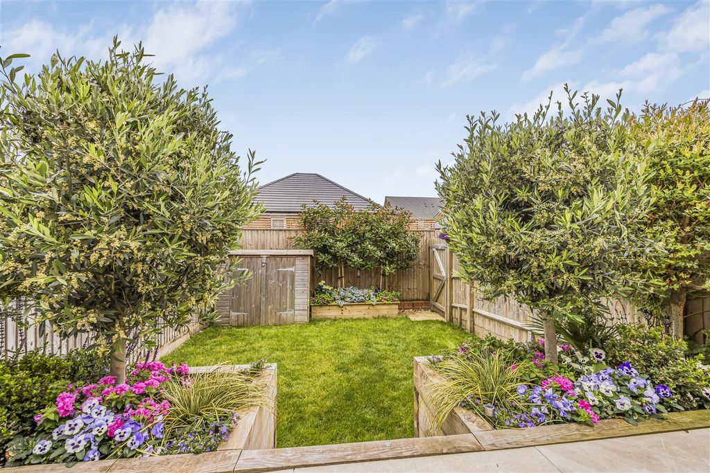 Property photo 1 of 20 3 Mulberry Walk, Bedhampton-Porticomarketing-Soldb