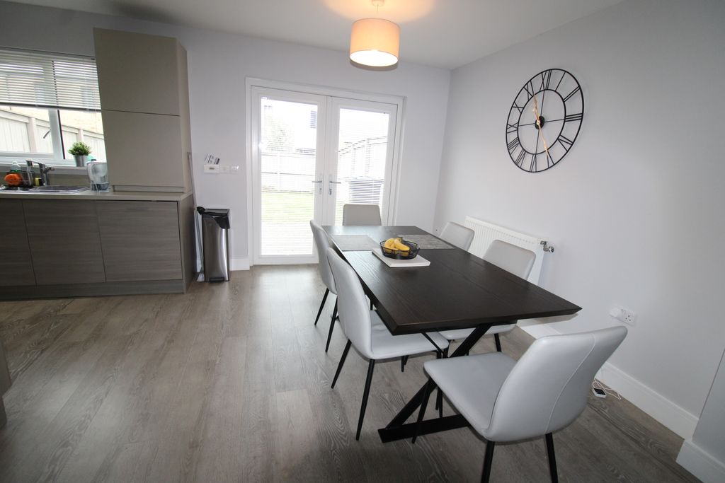 Property photo 3 of 13 Dining Area