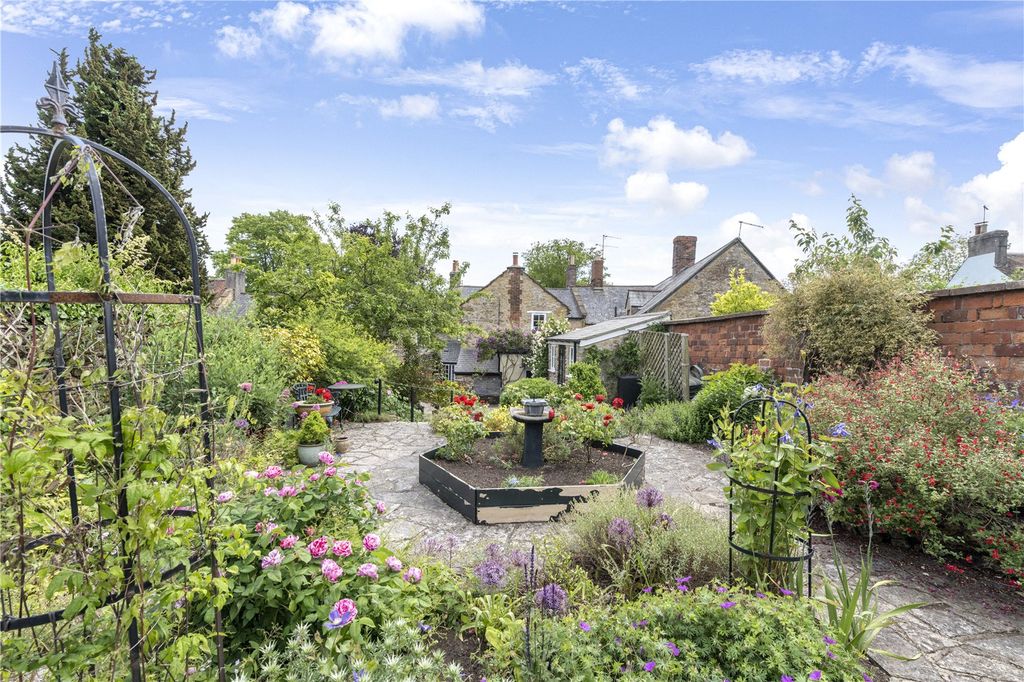 Property photo 2 of 20 Picture No. 11