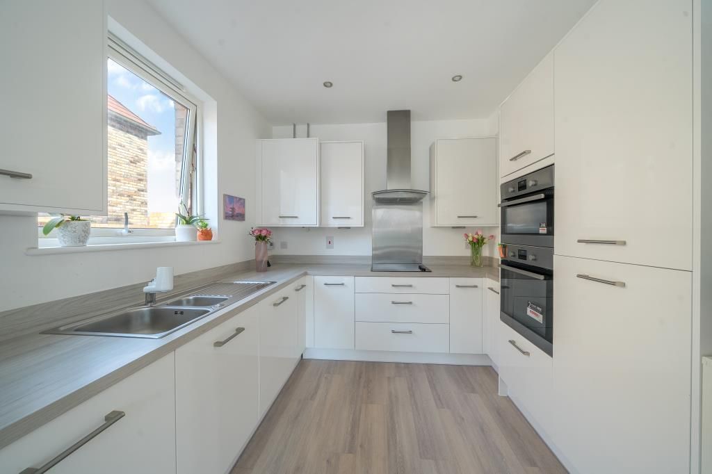 Property photo 2 of 24 Kitchen