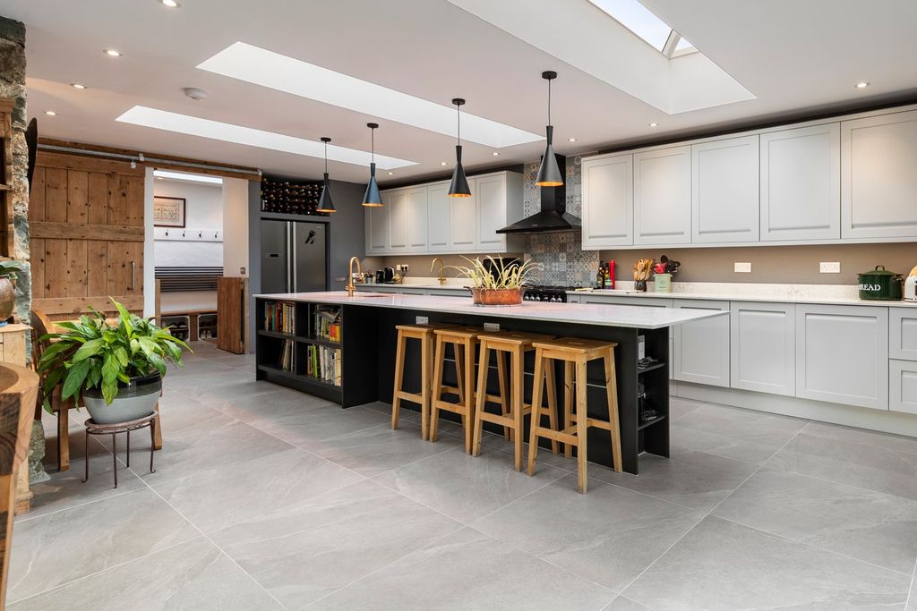 Property photo 3 of 50