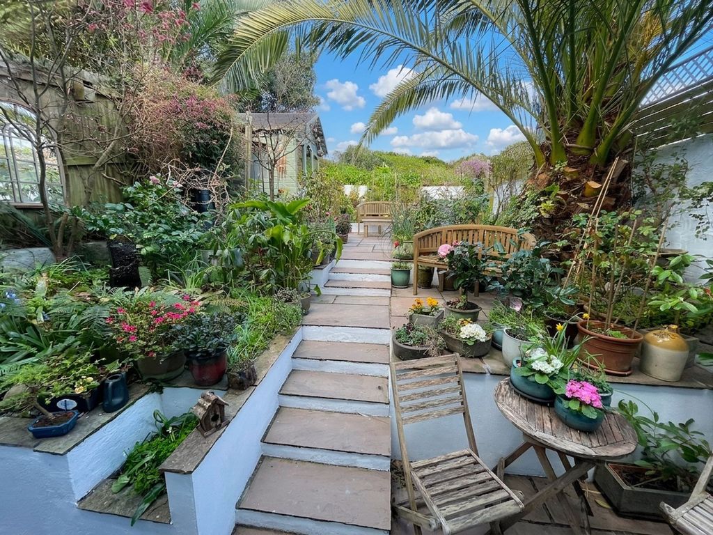 Property photo 2 of 27