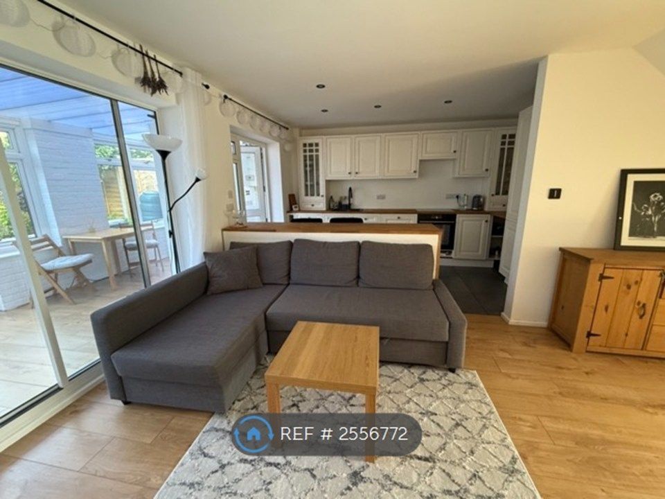 Property photo 2 of 15 Lounge