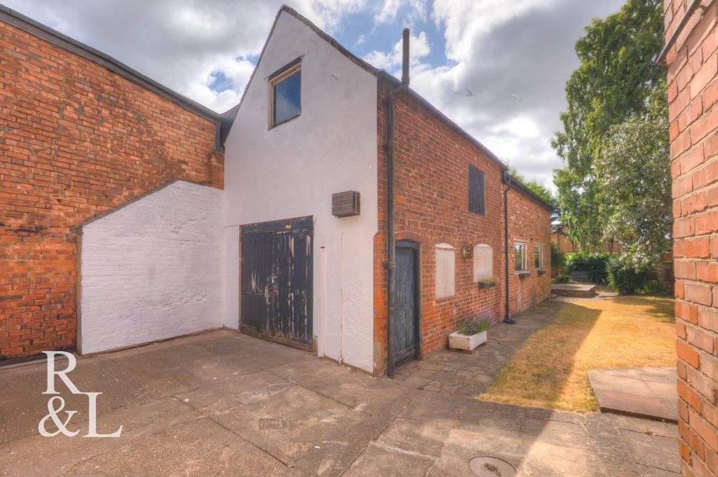 Property photo 3 of 42 Lullington Road (35).Jpg