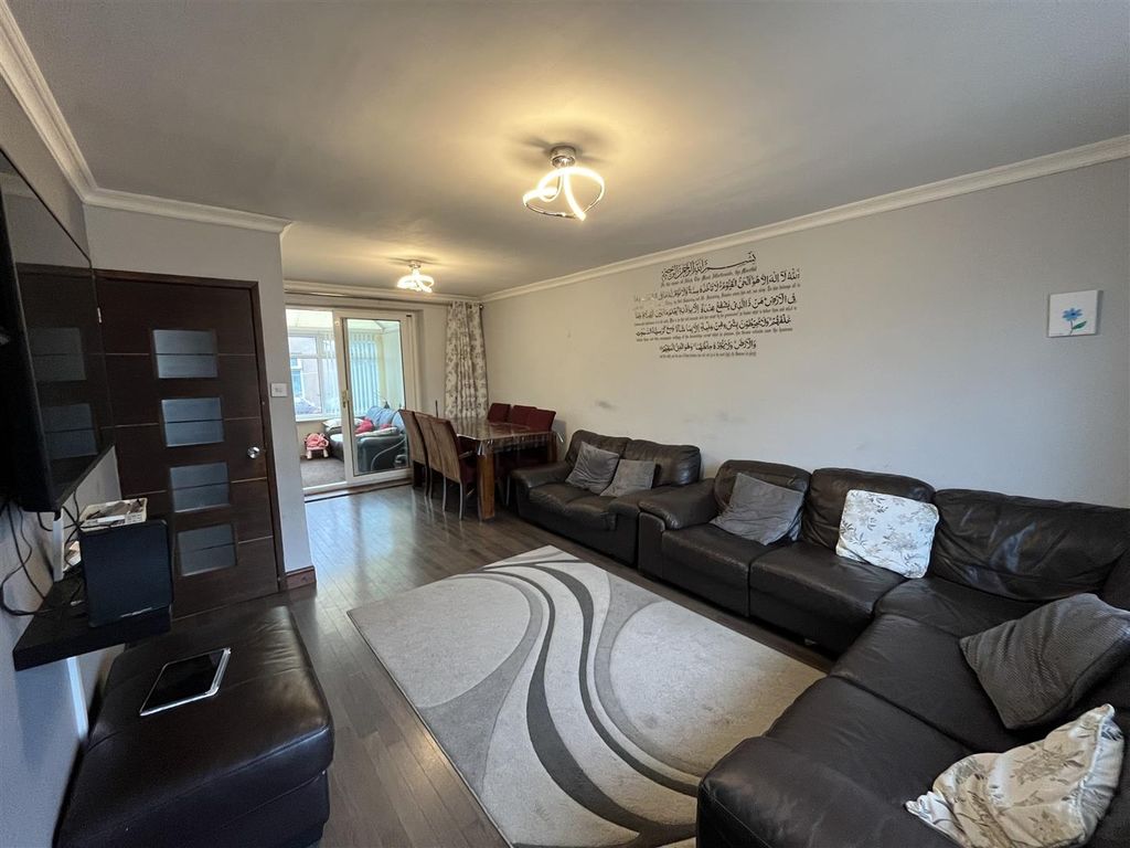 Property photo 2 of 19 Lounge/Diner