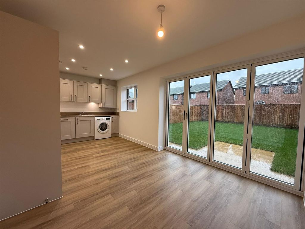 Property photo 3 of 21 Dining Area.Jpg