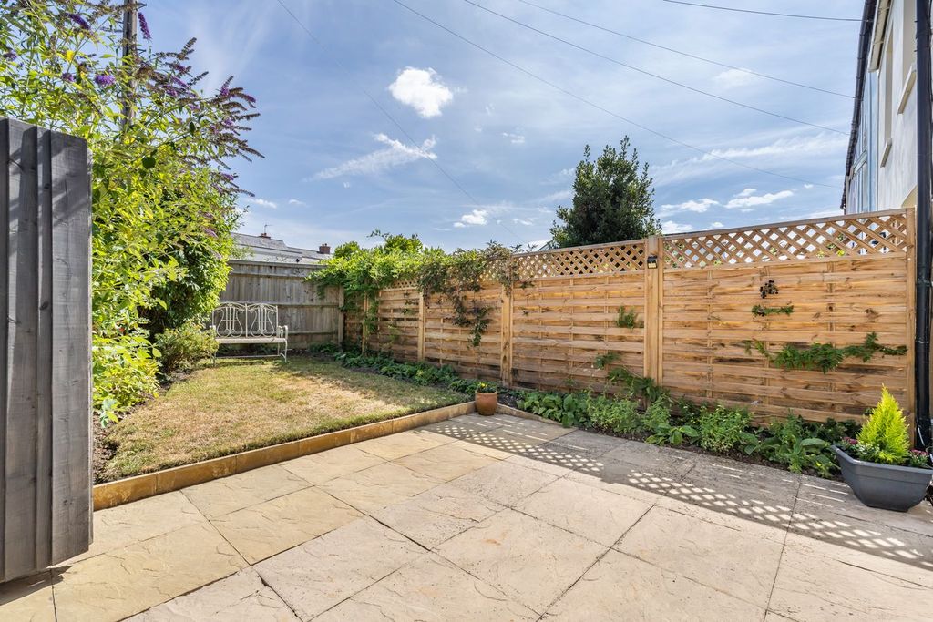 Property photo 2 of 29