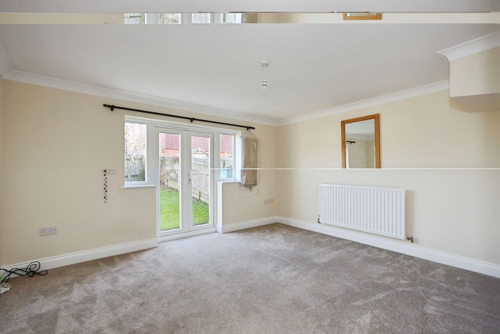 Property photo 3 of 12 Photo