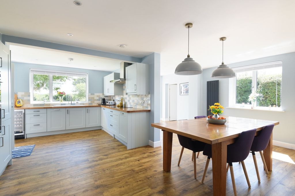 Property photo 3 of 30 4416368
