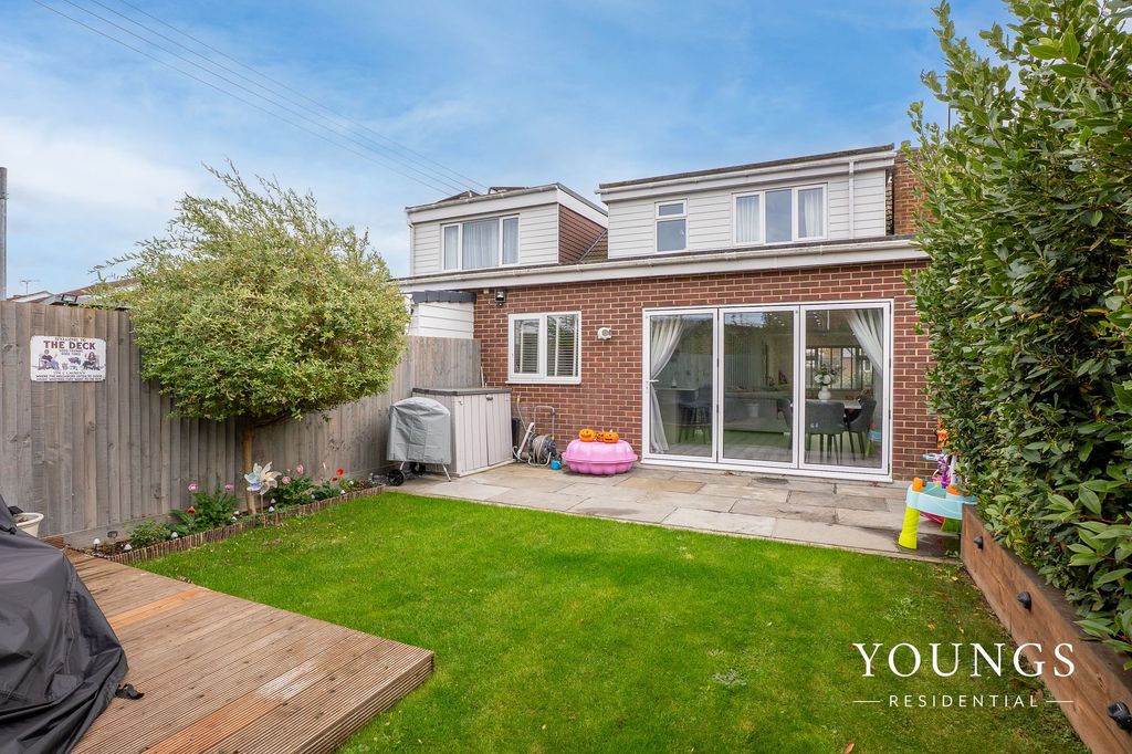 Property photo 2 of 31