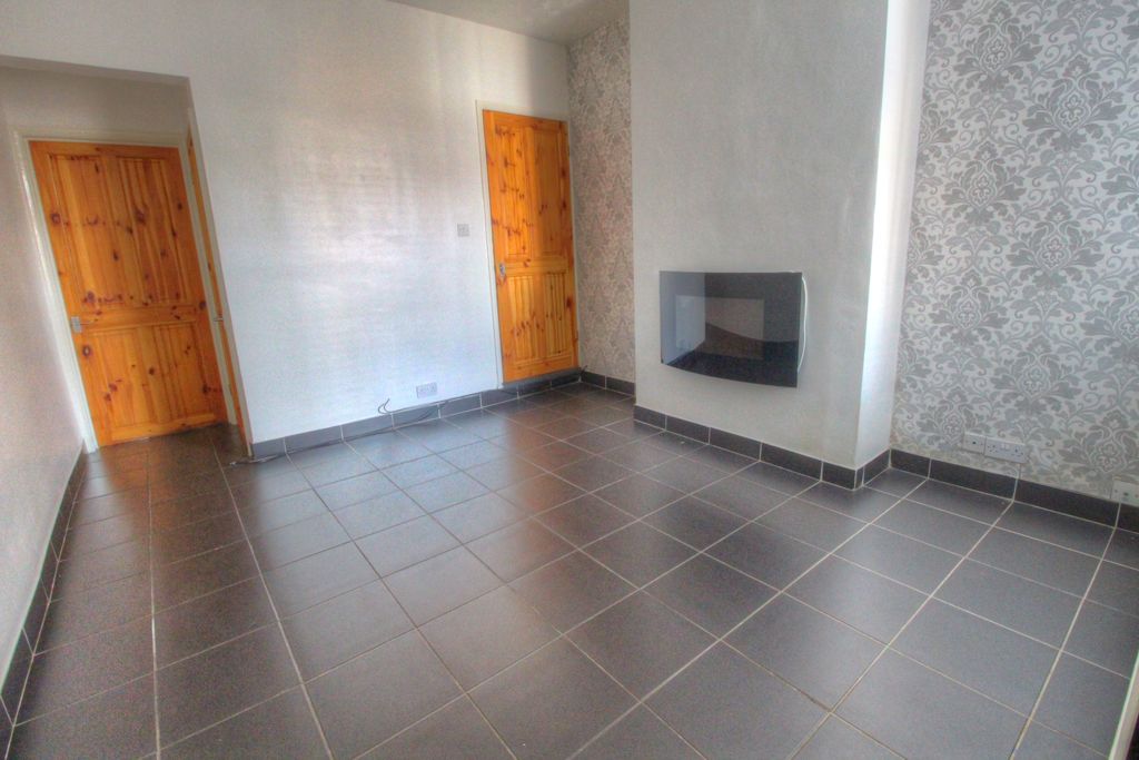 Property photo 3 of 14 Dining Room 1