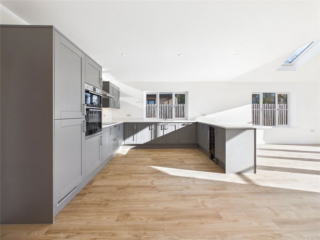 Property photo 2 of 14 Picture No. 16