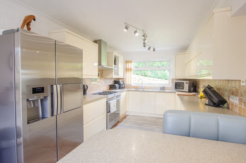 Property photo 2 of 16 18 Lanhydrock View Tps Bodmin 01208 74182-04