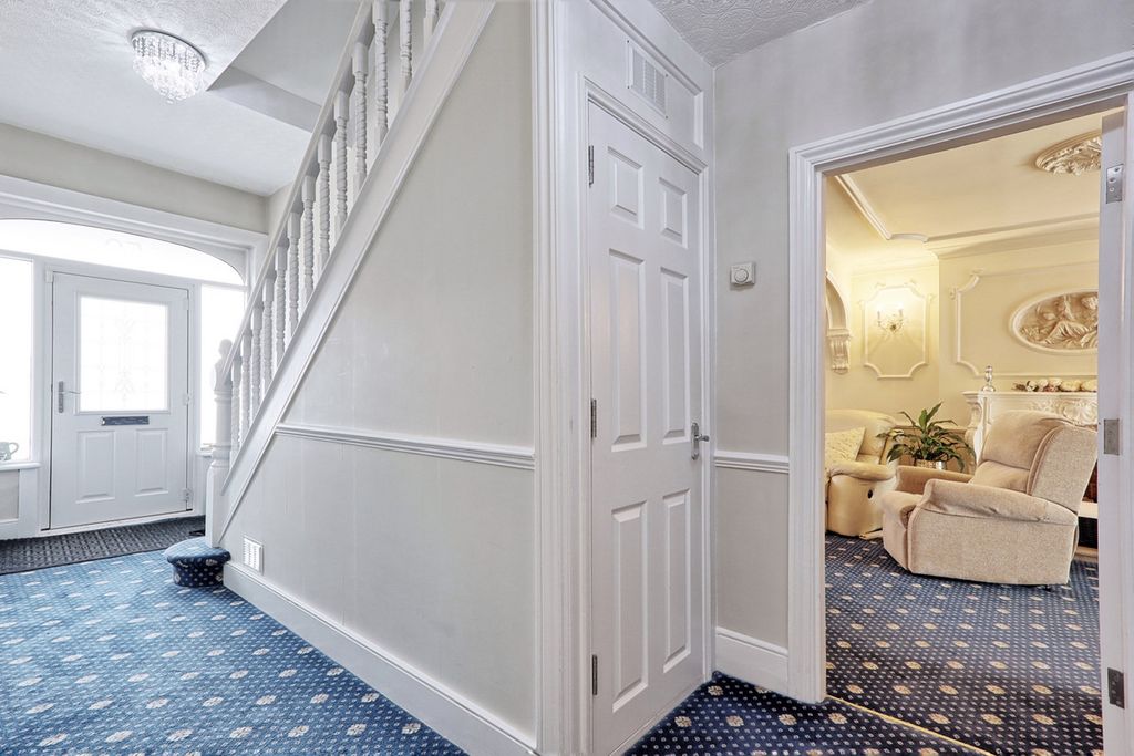 Property photo 2 of 47